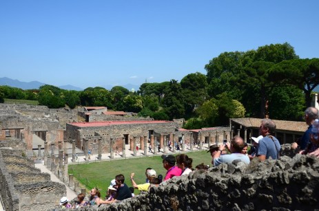 Pompei günümüzde İtalya’nın en popüler turistik merkezlerinden birisi