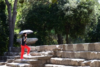 Akdeniz güneşi altında Pompei’yi gezerken şemsiye iyi bir fikir