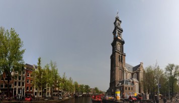 Hollanda’nın en büyük kenti ve işlevsel başkenti Amsterdam, aynı zamanda dünyanın önemli kültürel, ticari ve turistik merkezlerinden birisi.